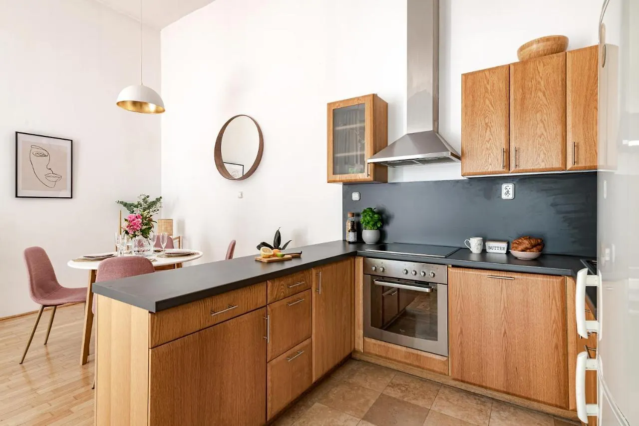 בודפשט Kaz13 Kazinczy Apartment 0*,  הונגריה